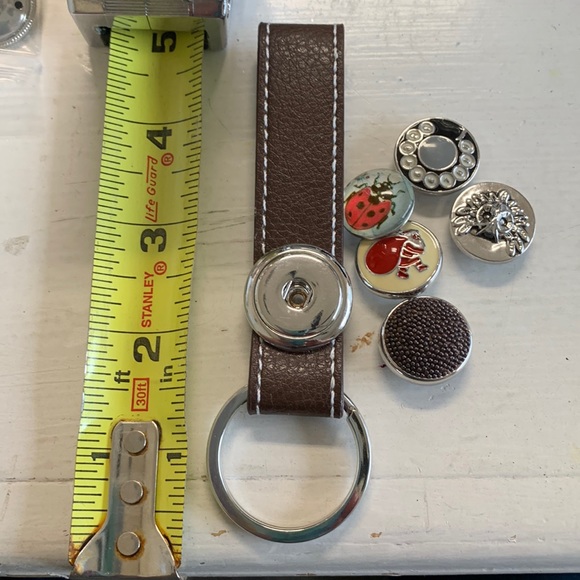 One 4.5” brown leather strap key ring for changeable snaps and 5 snaps. NWOT - Picture 2 of 2
